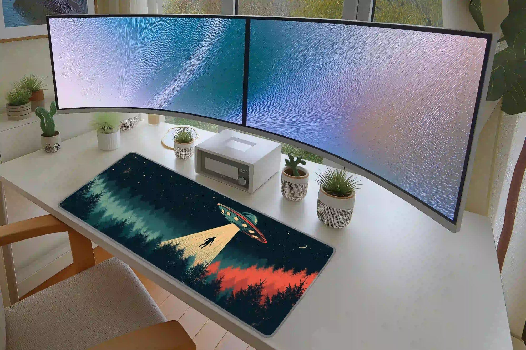 Full keyboard and mouse workspace using the Retro UFO Abduction desk mat